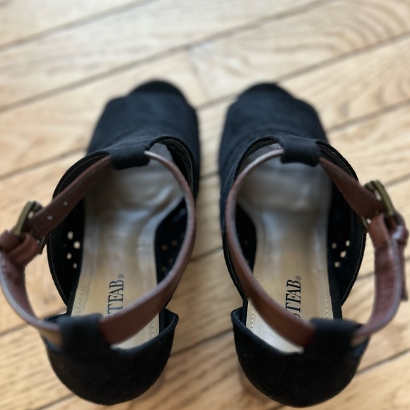 Justfab Renee black with brown straps sandals & peep toe - Picture 8 of 11